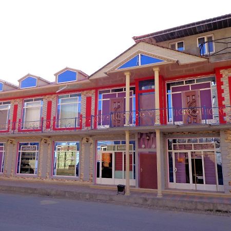 לינה וארוחת בוקר Şǝki Tubram S Ailəvi Qonaq Evi מראה חיצוני תמונה