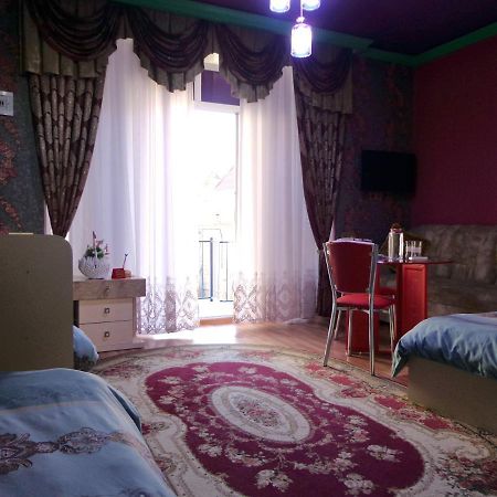 לינה וארוחת בוקר Şǝki Tubram S Ailəvi Qonaq Evi מראה חיצוני תמונה