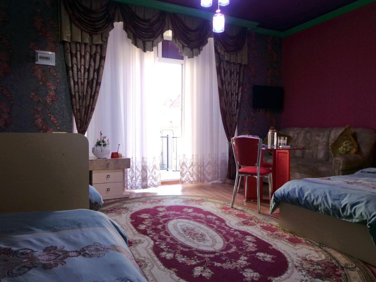 לינה וארוחת בוקר Şǝki Tubram S Ailəvi Qonaq Evi מראה חיצוני תמונה