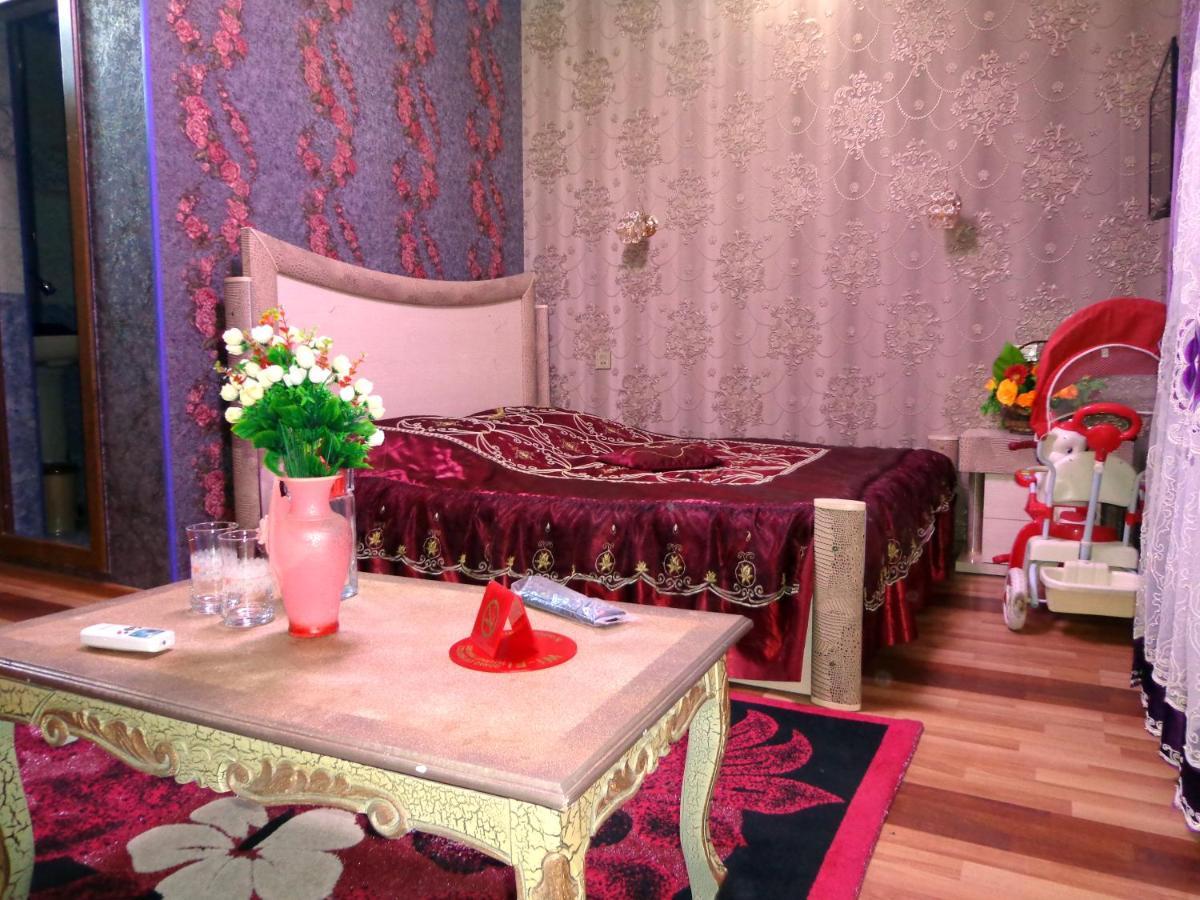 לינה וארוחת בוקר Şǝki Tubram S Ailəvi Qonaq Evi מראה חיצוני תמונה