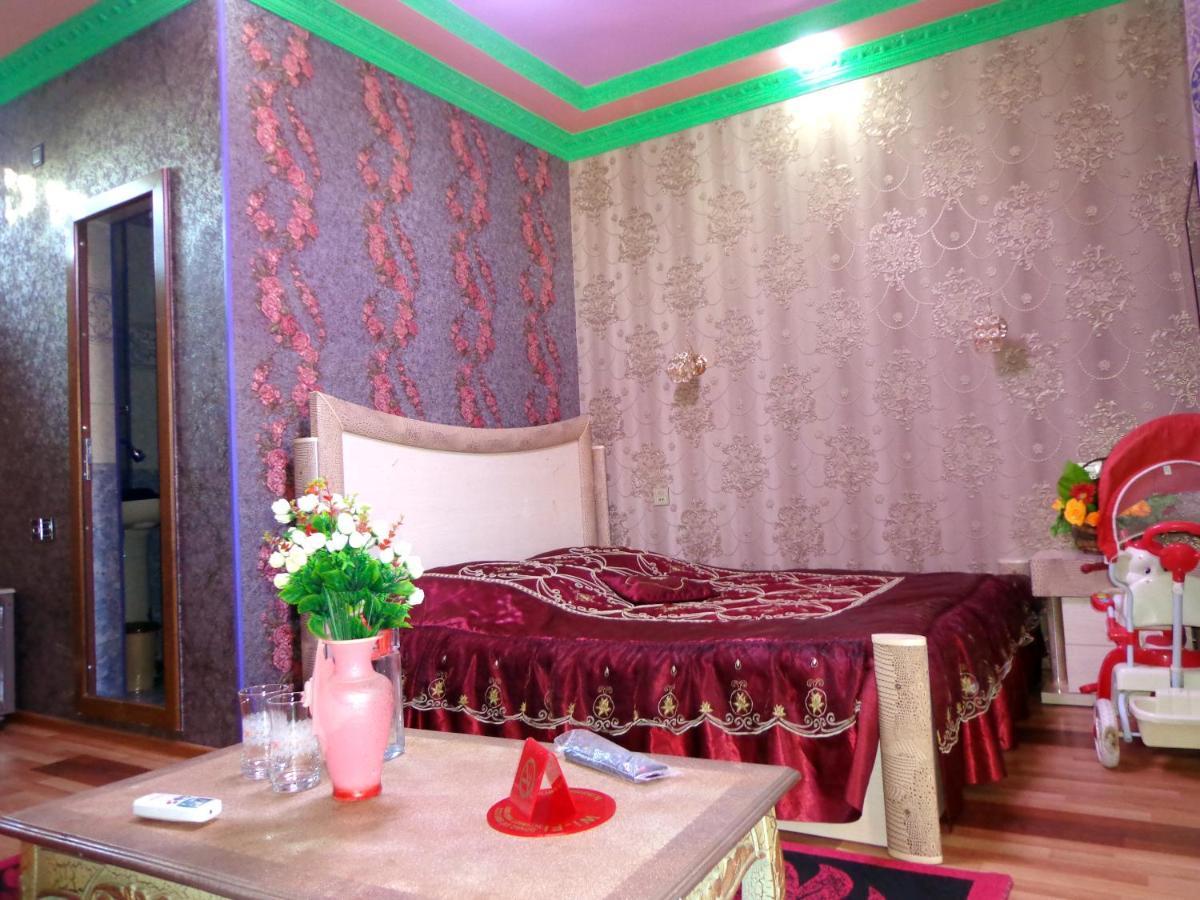 לינה וארוחת בוקר Şǝki Tubram S Ailəvi Qonaq Evi מראה חיצוני תמונה