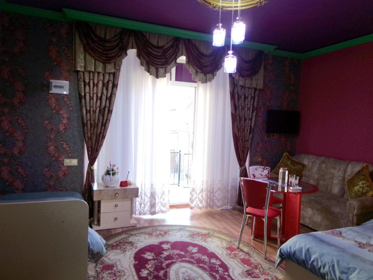 לינה וארוחת בוקר Şǝki Tubram S Ailəvi Qonaq Evi מראה חיצוני תמונה