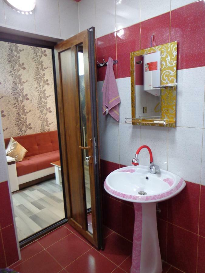 לינה וארוחת בוקר Şǝki Tubram S Ailəvi Qonaq Evi מראה חיצוני תמונה
