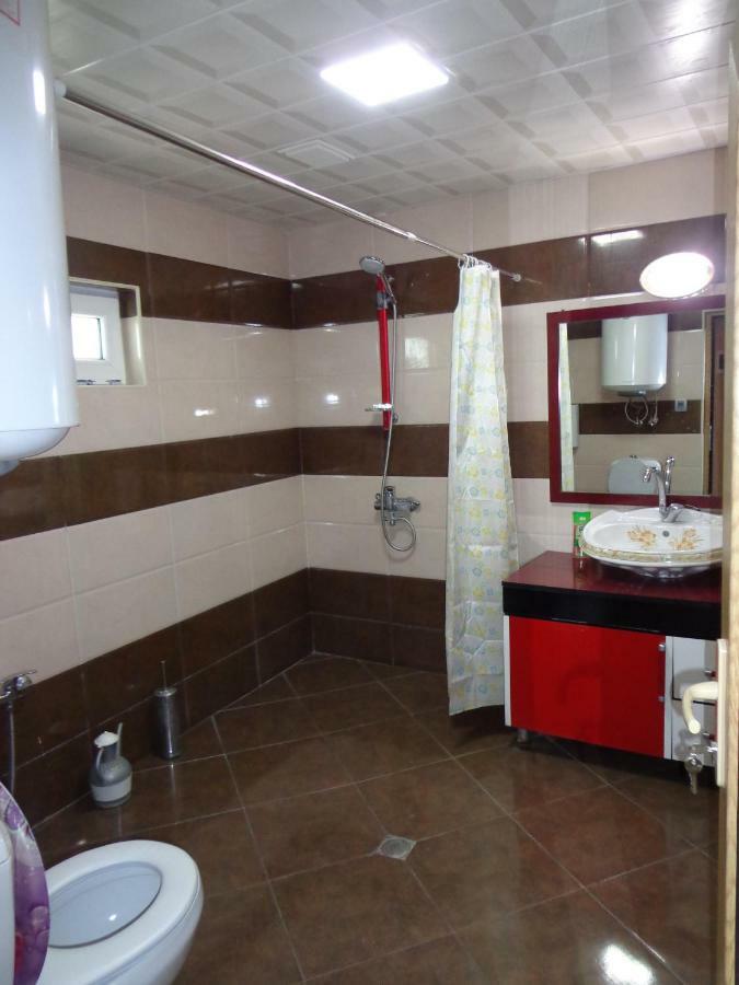 לינה וארוחת בוקר Şǝki Tubram S Ailəvi Qonaq Evi מראה חיצוני תמונה